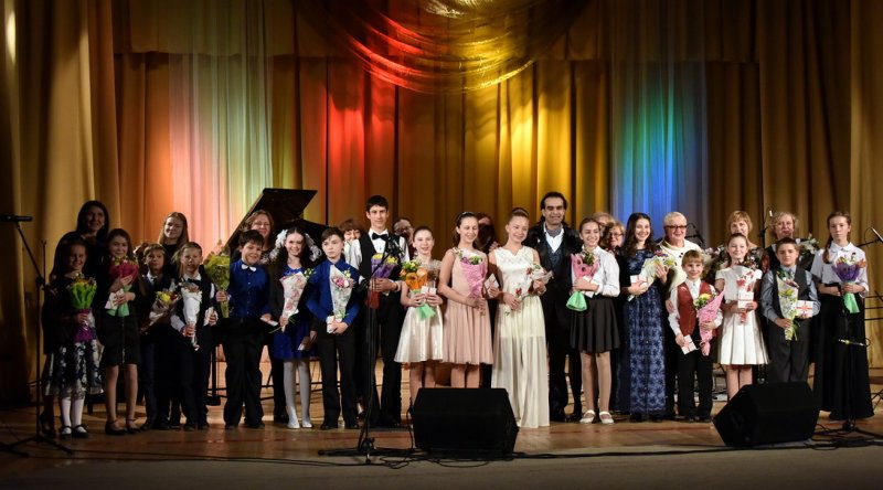 В Московском Доме музыки состоится уникальный концерт «Золотая скрипка» с детьми для детей