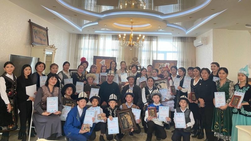 В Бишкеке отметили День эпоса «Манас»