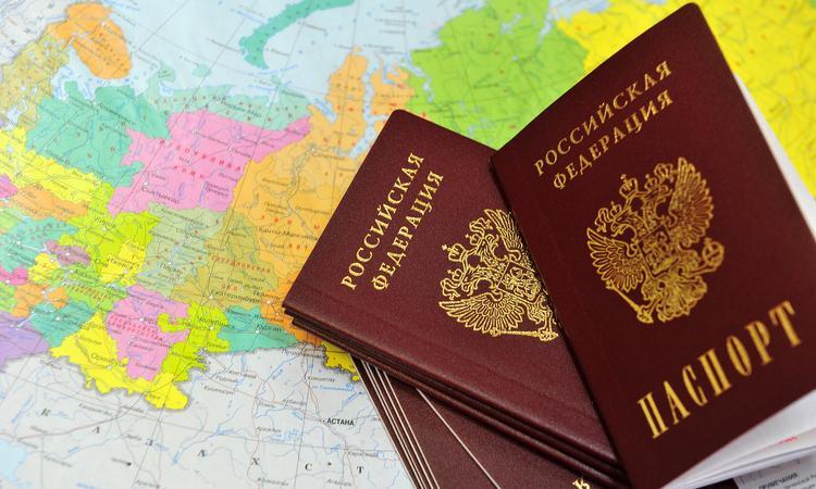 Почти 700 тыс. иностранцев получили российское гражданство в 2022 году